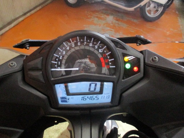 走行も１６４６５ｋｍの低走行車！リミテッドですからＡＢＳも標準装備！ビギナーも安心の一台ですよ！